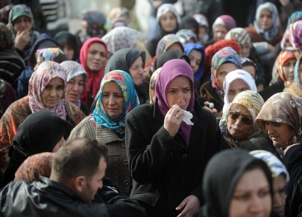 Terme'deki kazada hayatını kaybeden 6 kişi Ayvacık'ta toprağa verildi - Resim 12