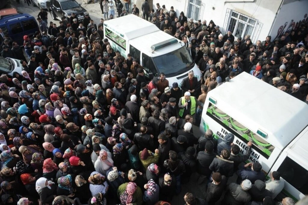 Terme'deki kazada hayatını kaybeden 6 kişi Ayvacık'ta toprağa verildi - Resim 14