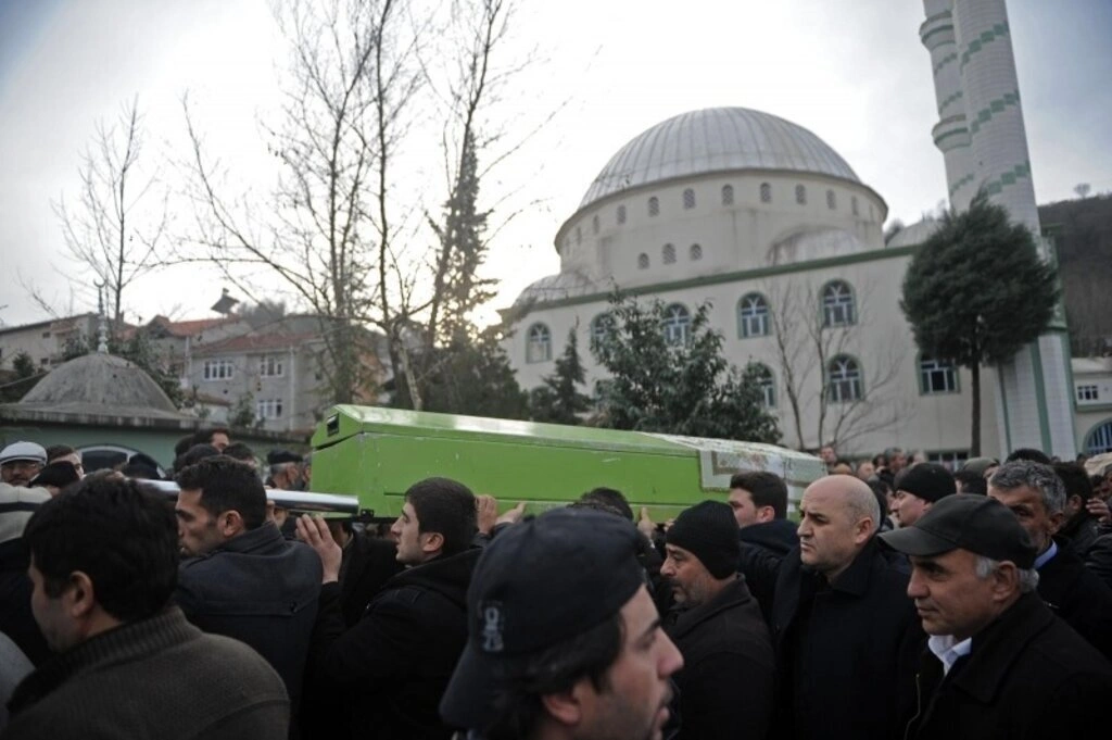 Terme'deki kazada hayatını kaybeden 6 kişi Ayvacık'ta toprağa verildi - Resim 19