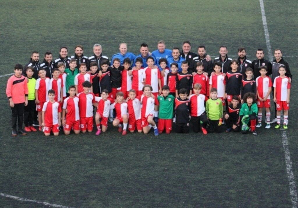 GENK ANTRENÖRLERİ FUTBOL OKULU ANTRENMANI TAKİP ETTİ - Resim 3