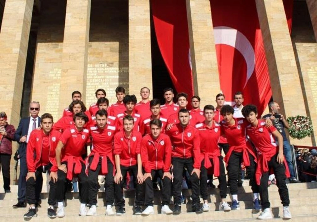 Samsunspor Futbol Akademisi oyuncuları Ata'nın huzurunda - Resim 1