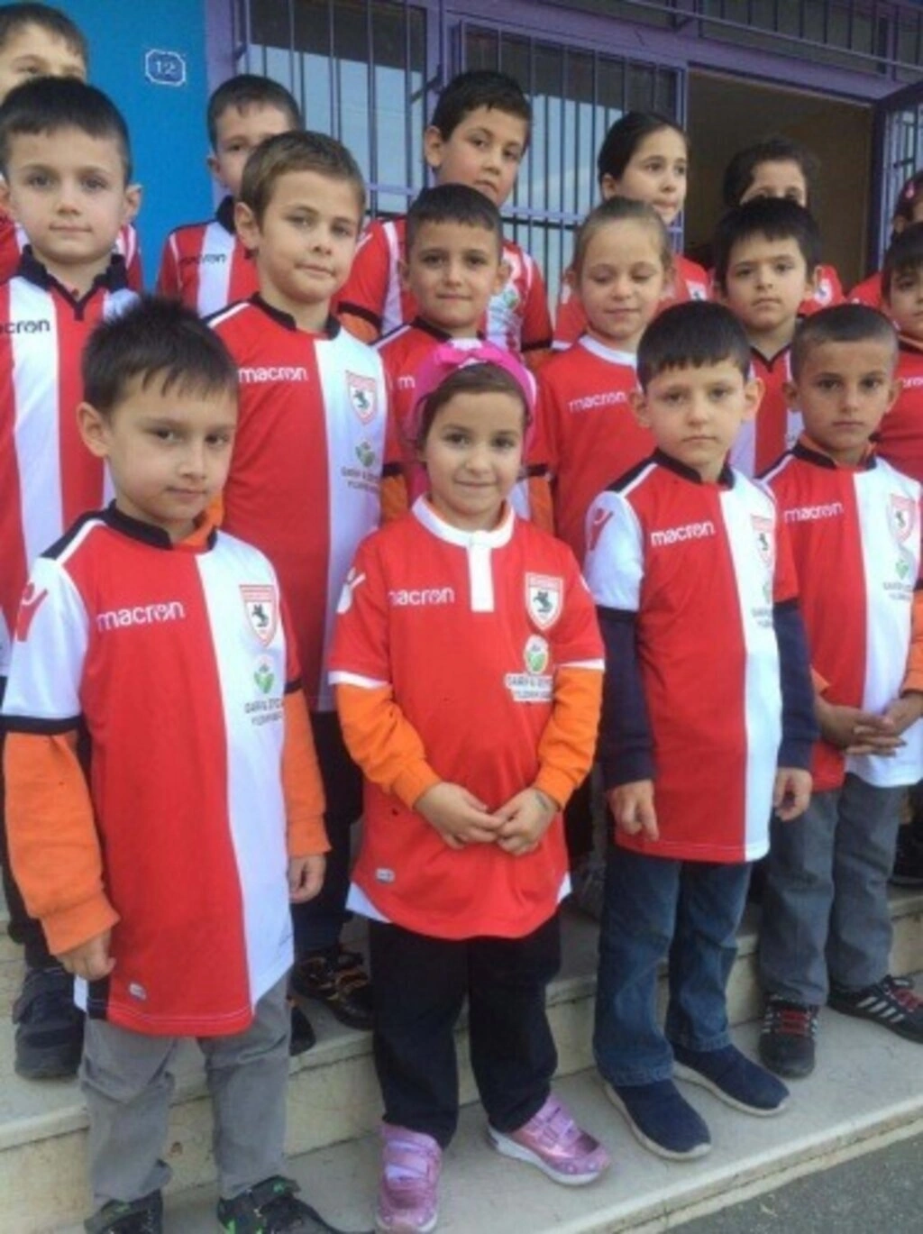GARİP VE ZEYCAN YILDIRIM VAKFI’NDAN ÇOCUKLARA SAMSUNSPOR FORMASI - Resim 4