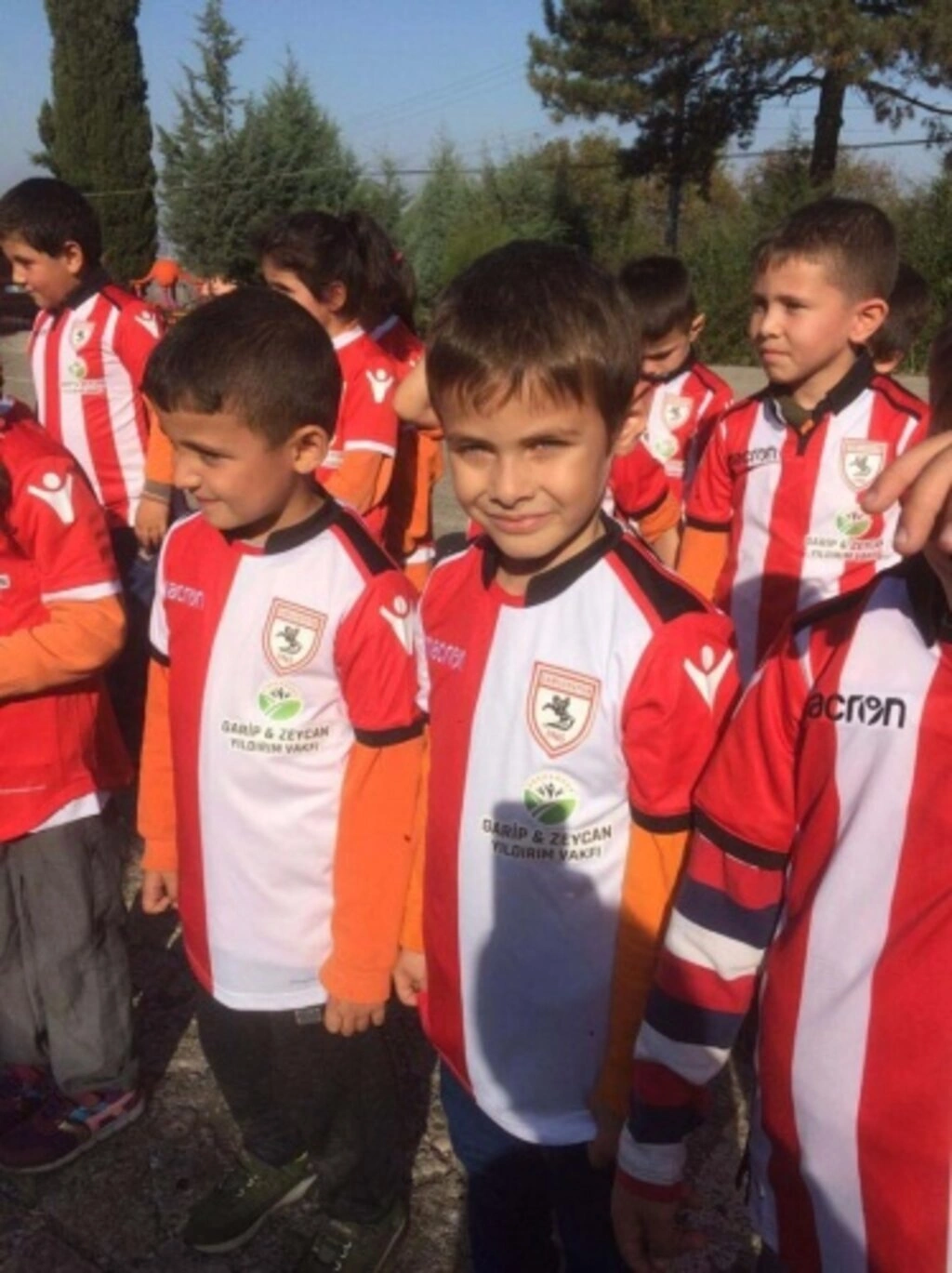 GARİP VE ZEYCAN YILDIRIM VAKFI’NDAN ÇOCUKLARA SAMSUNSPOR FORMASI - Resim 5