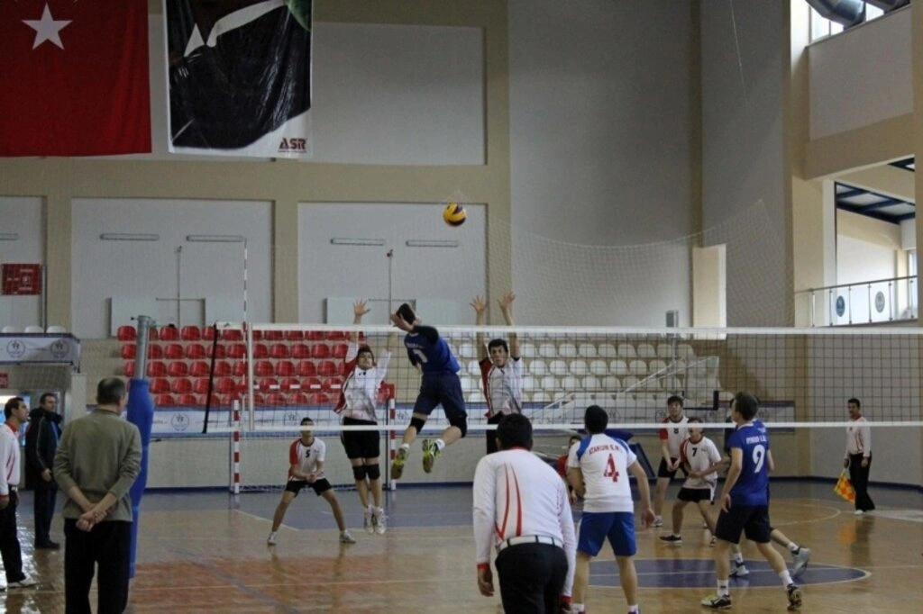 SAMSUN VOLEYBOL GENÇ ERKEKLER VE GENÇ BAYANLAR İL BİRİNCİLİĞİ SONA ERDİ	 - Resim 1