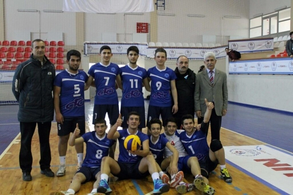 SAMSUN VOLEYBOL GENÇ ERKEKLER VE GENÇ BAYANLAR İL BİRİNCİLİĞİ SONA ERDİ	 - Resim 2