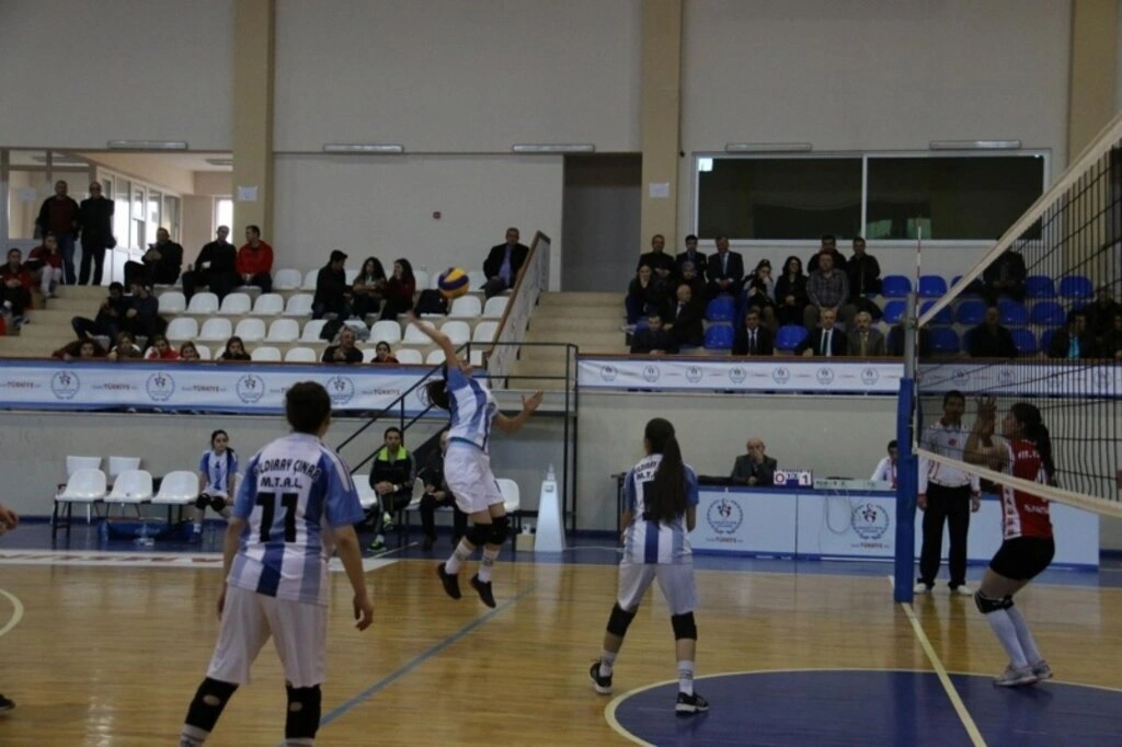 SAMSUN VOLEYBOL GENÇ ERKEKLER VE GENÇ BAYANLAR İL BİRİNCİLİĞİ SONA ERDİ	 - Resim 17