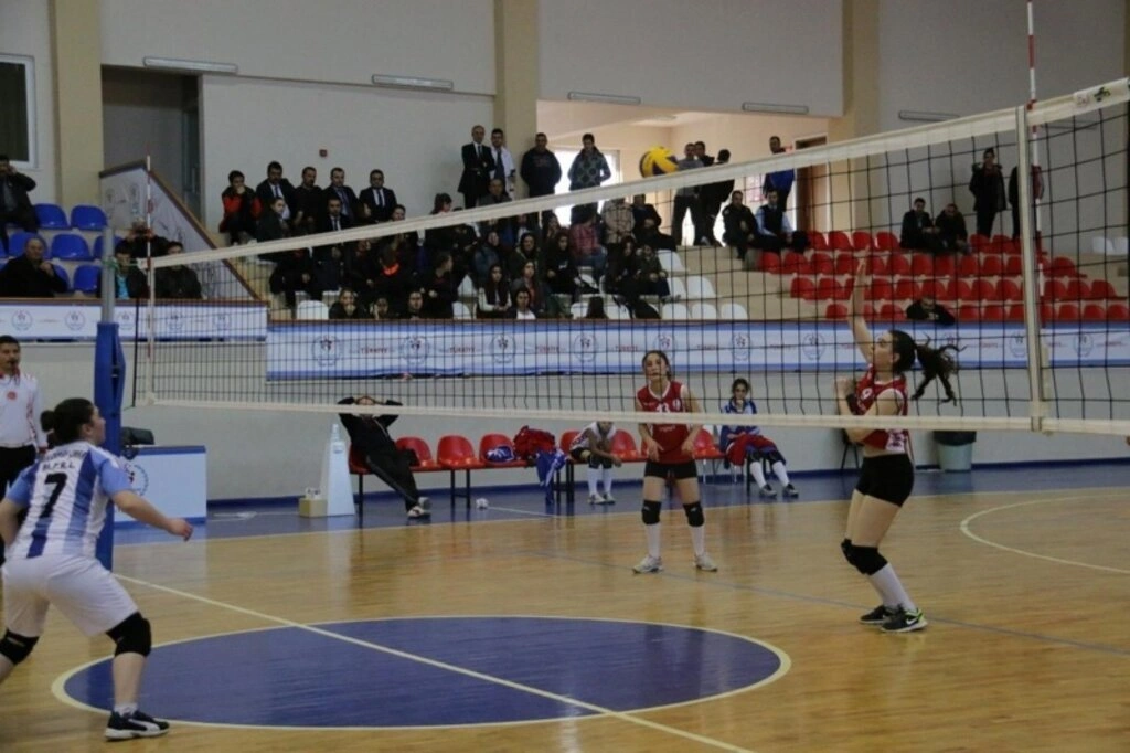 SAMSUN VOLEYBOL GENÇ ERKEKLER VE GENÇ BAYANLAR İL BİRİNCİLİĞİ SONA ERDİ	 - Resim 22