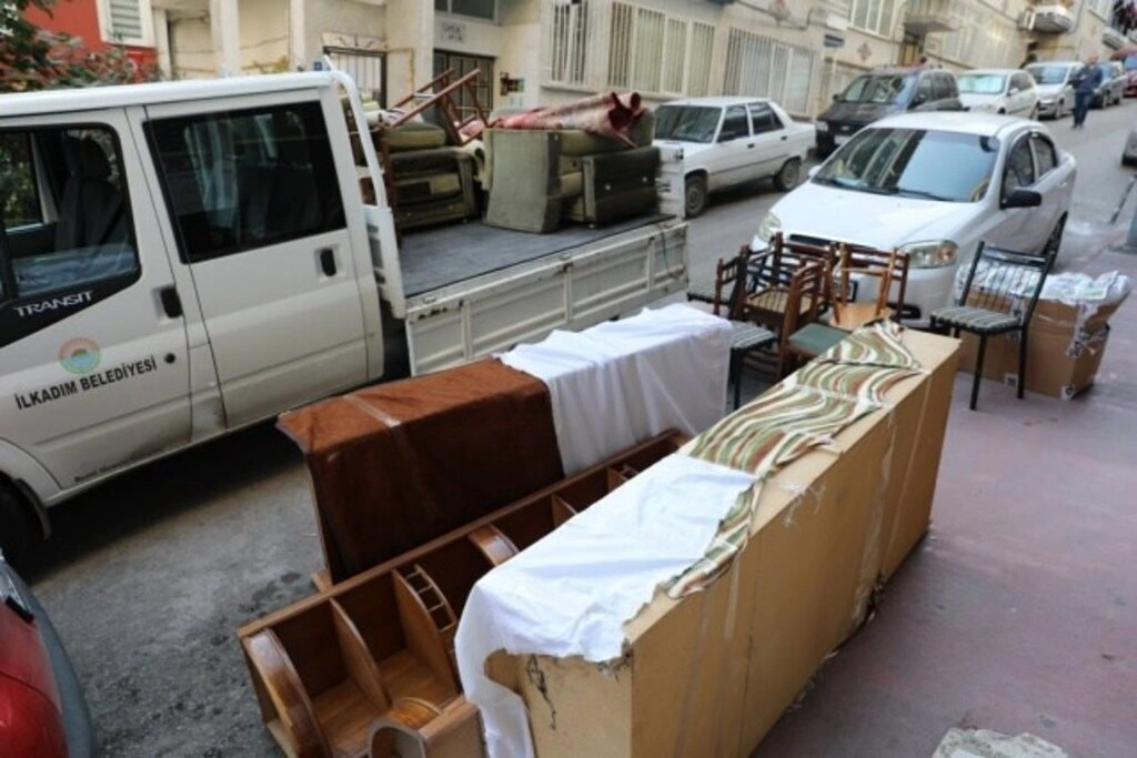 Vefat eden babasının tüm ev eşyalarını bağışladı - Resim 4
