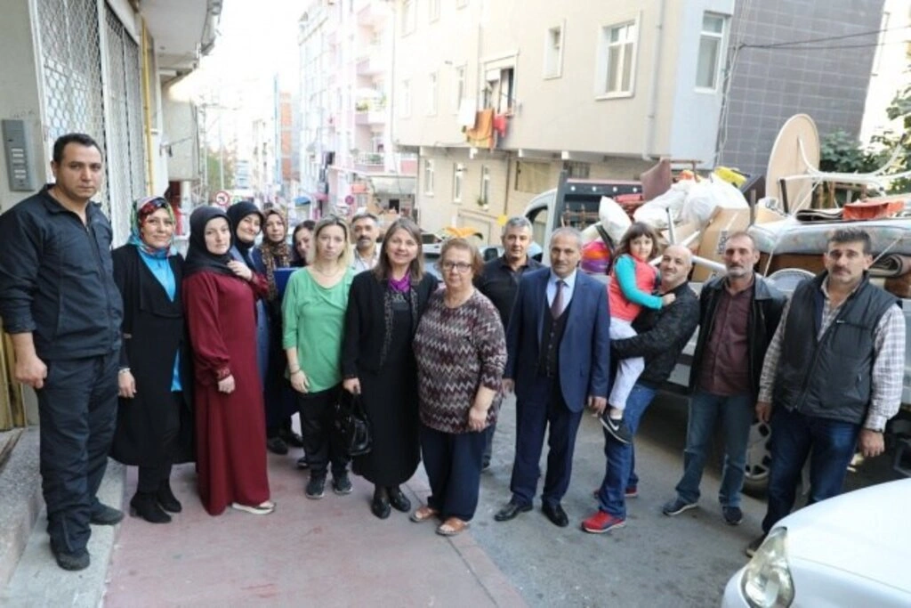 Vefat eden babasının tüm ev eşyalarını bağışladı - Resim 5