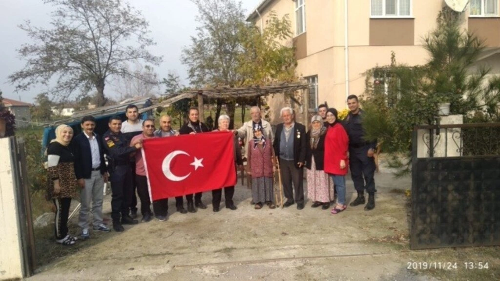 Genç Kızılay'dan, Küçük bir hediye büyük mutluluk - Resim 1