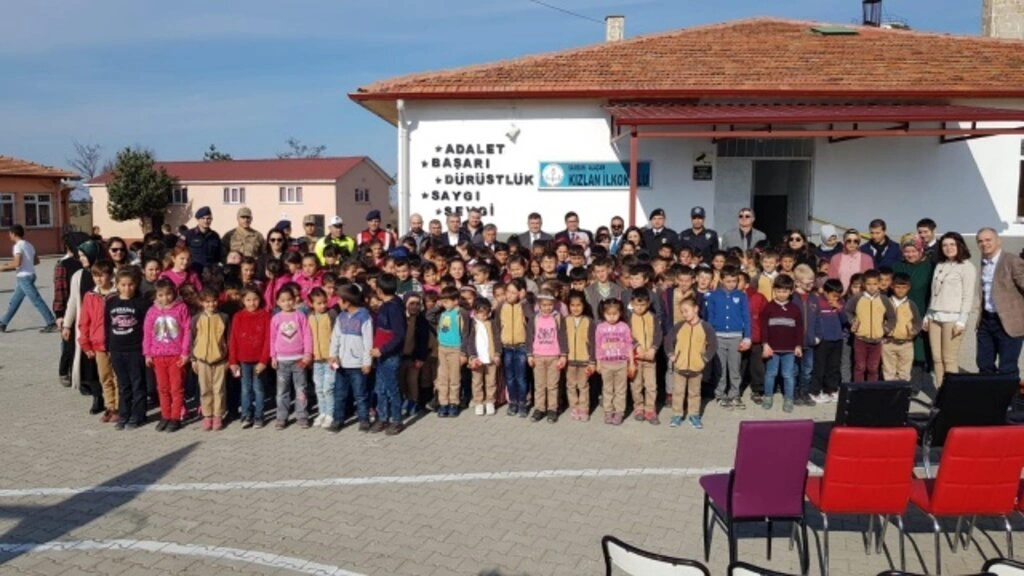 Alaçam Kızlan İlköğretim Okulu’nun onarımı ve eksikleri tamamlandı - Resim 2