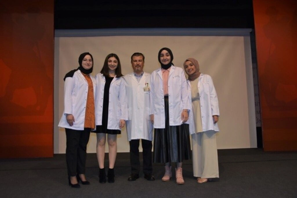 Genç Diş Hekimi Adayları Beyaz Önlüklerini Giydi - Resim 7