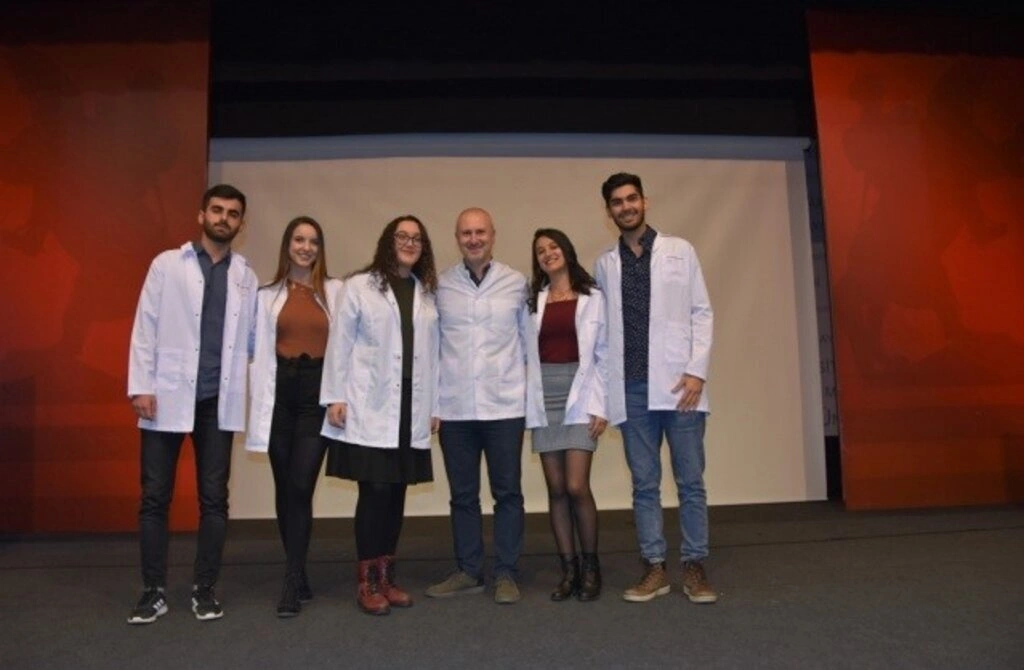 Genç Diş Hekimi Adayları Beyaz Önlüklerini Giydi - Resim 15