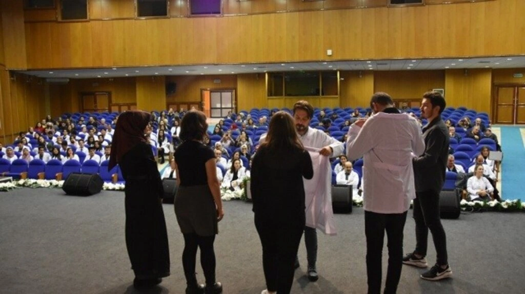 Genç Diş Hekimi Adayları Beyaz Önlüklerini Giydi - Resim 24