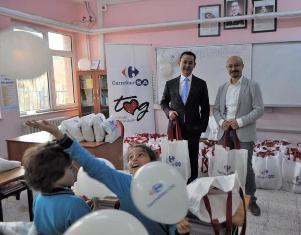 Samsun İğne Deliği Gençlik Merkezi Gönüllüleri'nden kırtasiye desteği - Resim 2
