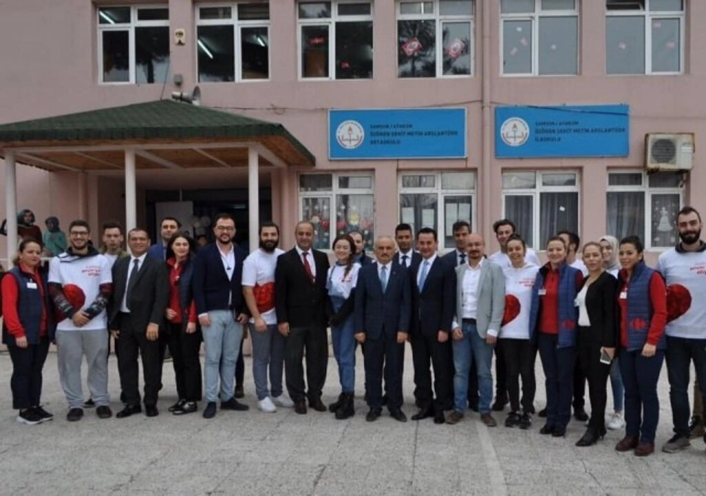 Samsun İğne Deliği Gençlik Merkezi Gönüllüleri'nden kırtasiye desteği - Resim 3