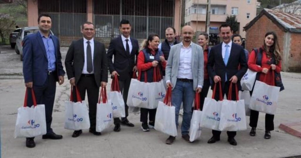 Samsun İğne Deliği Gençlik Merkezi Gönüllüleri'nden kırtasiye desteği - Resim 4