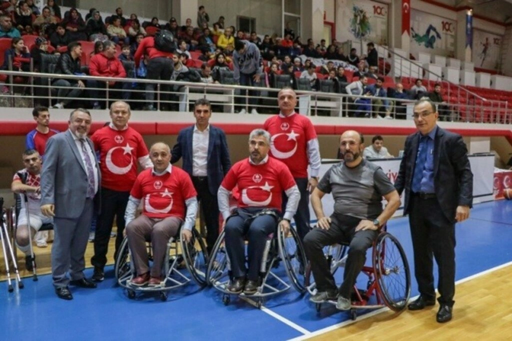Samsun protokolü ile engelliler çeşitli branşlarda turnuva yaptılar - Resim 7