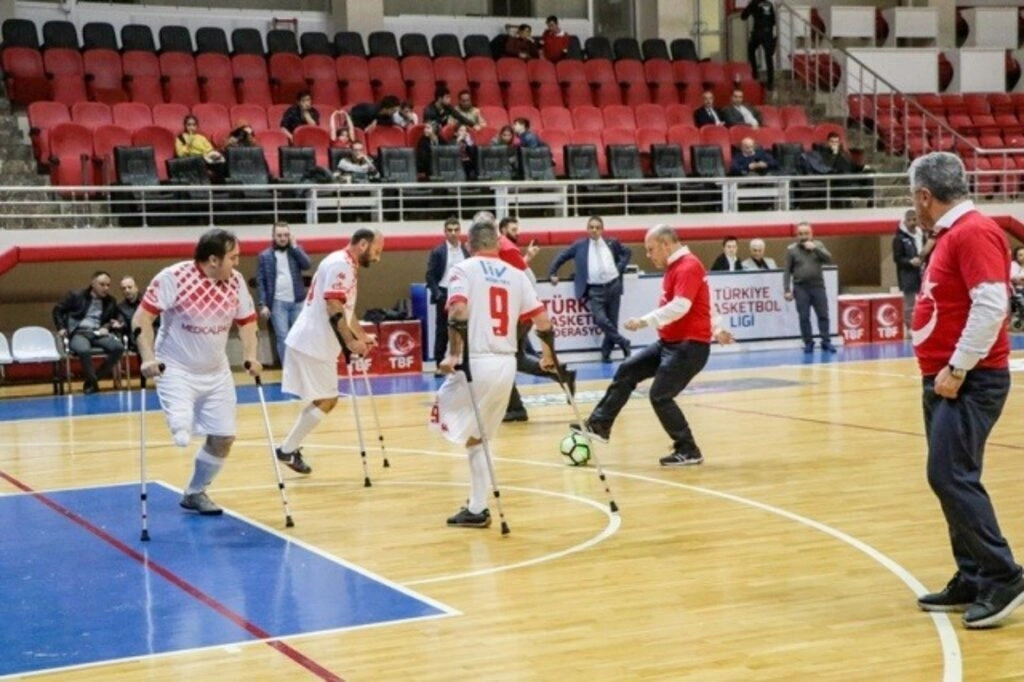 Samsun protokolü ile engelliler çeşitli branşlarda turnuva yaptılar - Resim 9