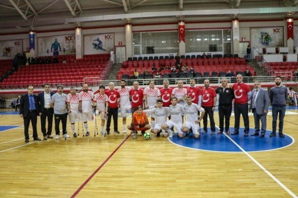 Samsun protokolü ile engelliler çeşitli branşlarda turnuva yaptılar - Resim 11