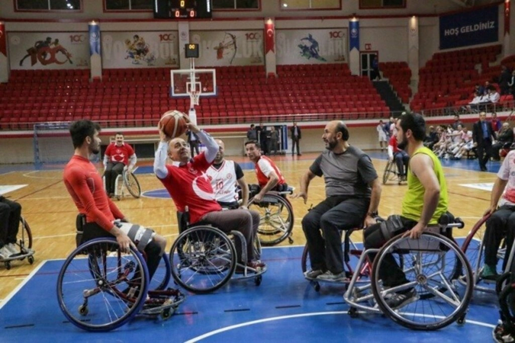 Samsun protokolü ile engelliler çeşitli branşlarda turnuva yaptılar - Resim 16