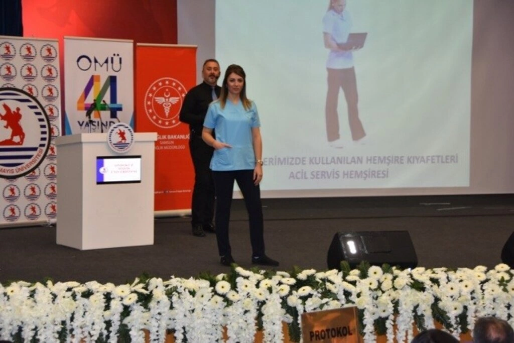 Geçmişten Günümüze Hemşirelik Kıyafetleri Defilesi OMÜ’de Sergilendi - Resim 18
