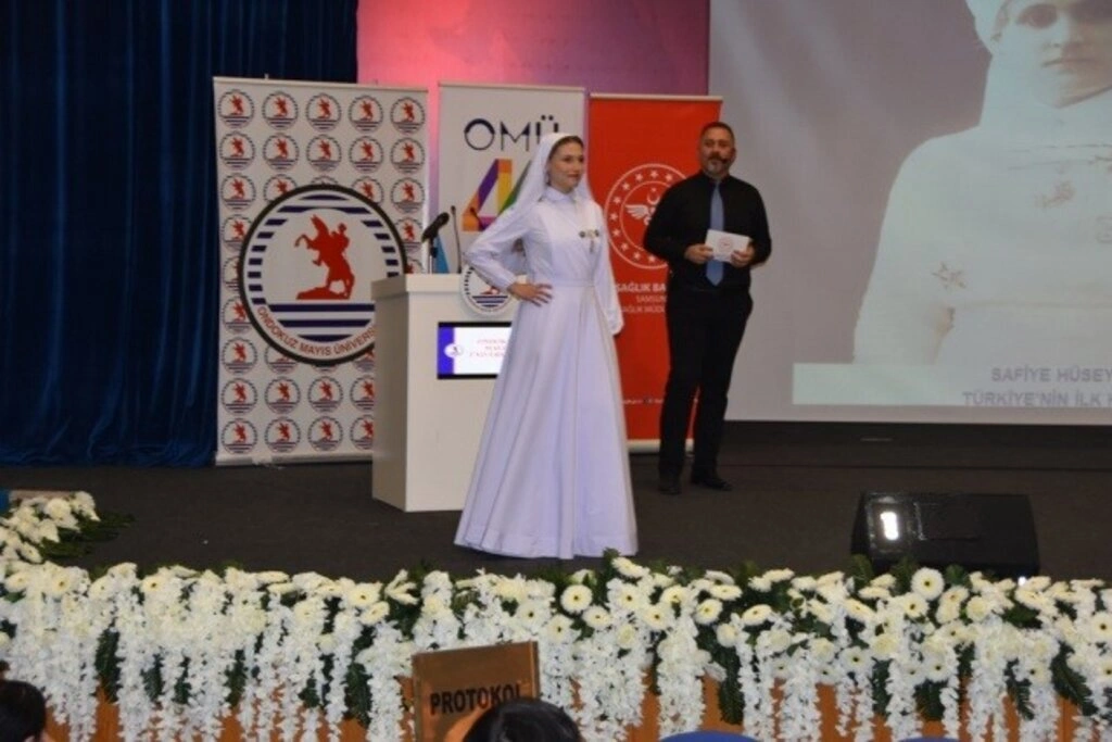 Geçmişten Günümüze Hemşirelik Kıyafetleri Defilesi OMÜ’de Sergilendi - Resim 19