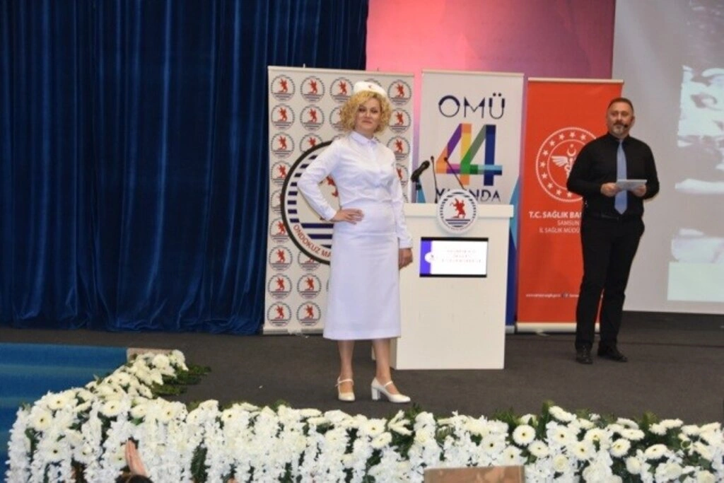 Geçmişten Günümüze Hemşirelik Kıyafetleri Defilesi OMÜ’de Sergilendi - Resim 32
