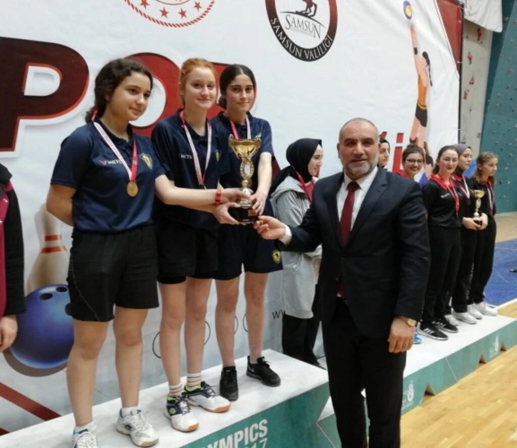 Gençler Kız-Erkek Masa Tenisi İl Birinciliği ödülleri verildi - Resim 8
