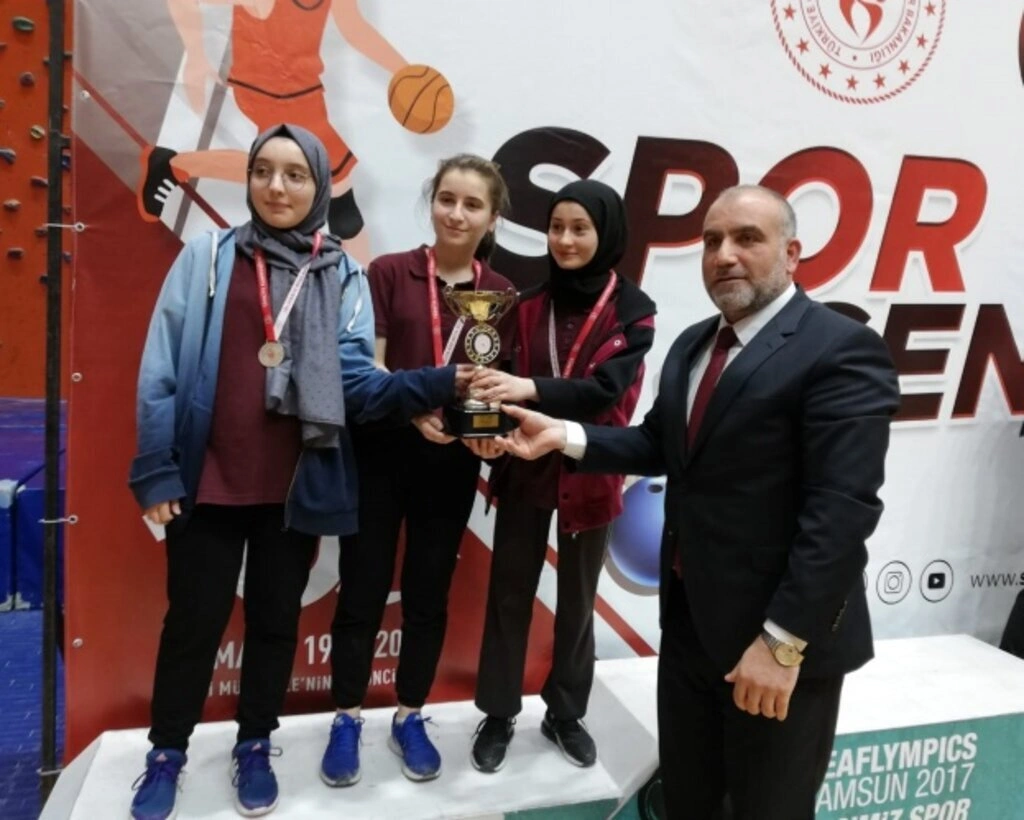 Gençler Kız-Erkek Masa Tenisi İl Birinciliği ödülleri verildi - Resim 11