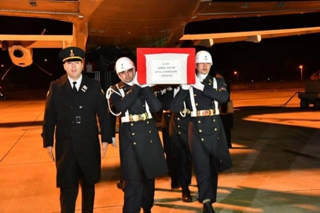 Şehit Kemal Sayar'ın naaşı Samsun'da - Resim 6