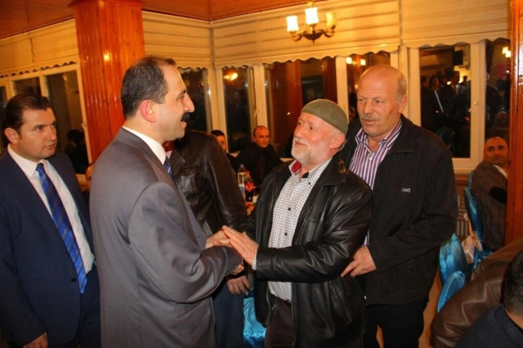 AK Parti Samsun İl Başkan Adayı Muharrem Göksel'in delegelere vermiş olduğu yemek programı - Resim 1