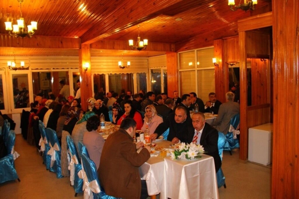 AK Parti Samsun İl Başkan Adayı Muharrem Göksel'in delegelere vermiş olduğu yemek programı - Resim 8