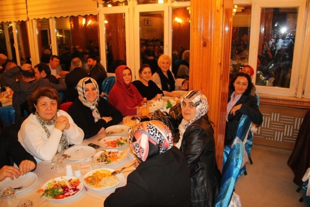 AK Parti Samsun İl Başkan Adayı Muharrem Göksel'in delegelere vermiş olduğu yemek programı - Resim 9