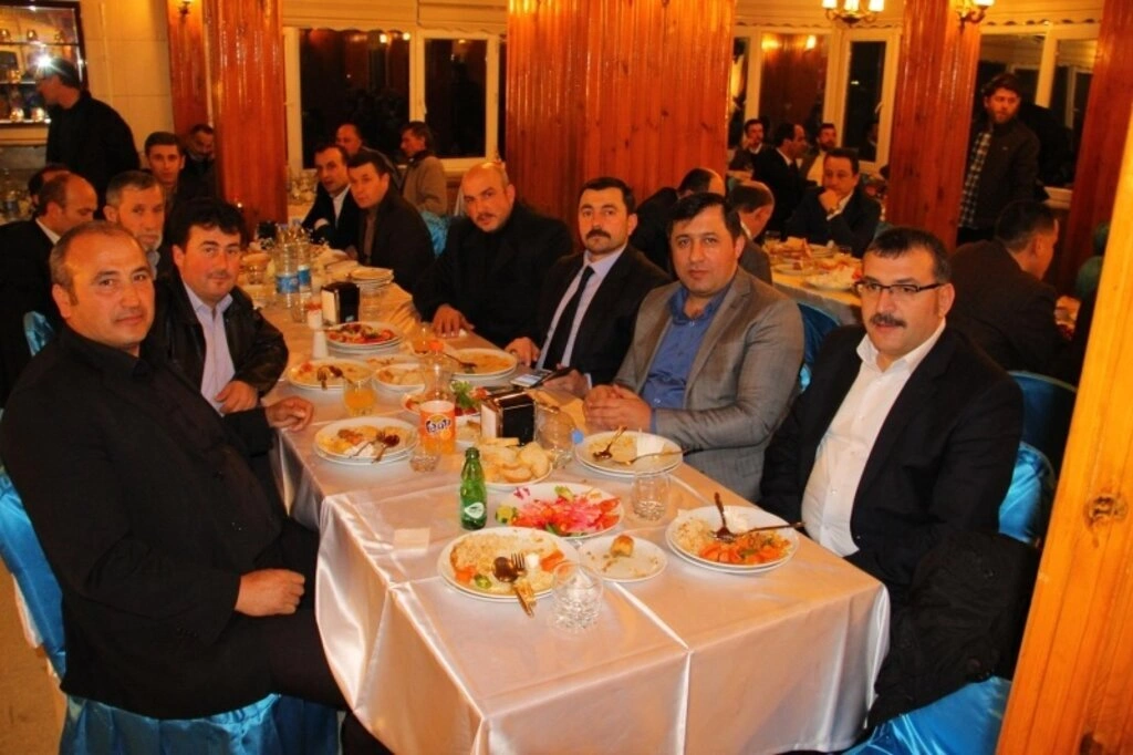 AK Parti Samsun İl Başkan Adayı Muharrem Göksel'in delegelere vermiş olduğu yemek programı - Resim 14