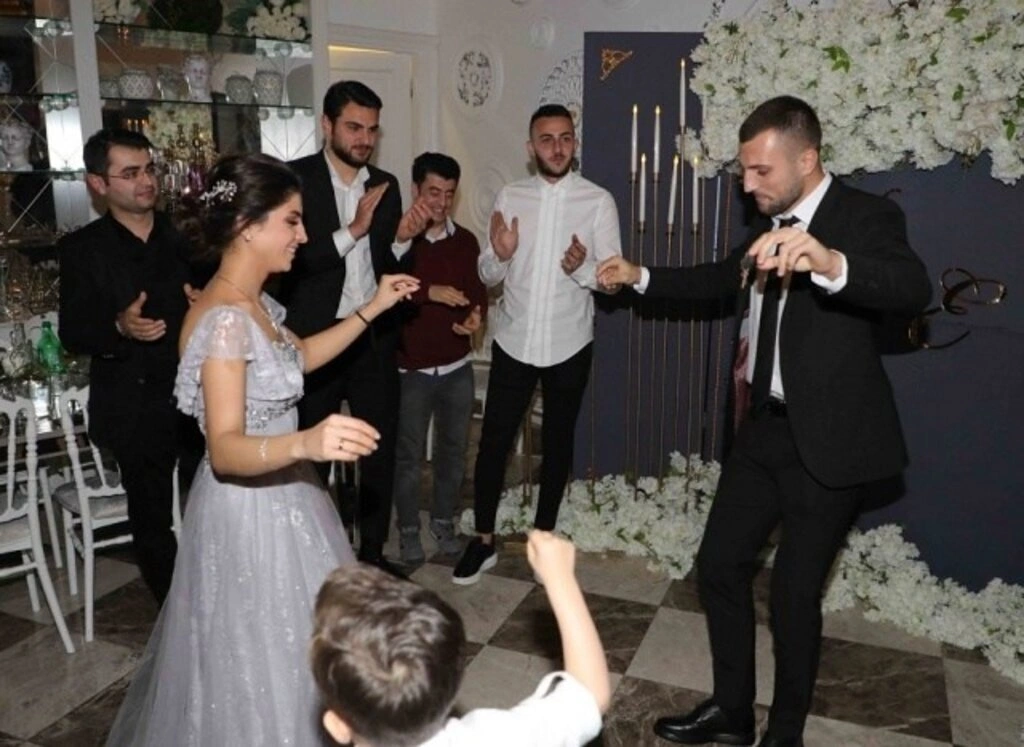 Ercan Yazıcı Harika Ergan ile nişanlandı - Resim 3