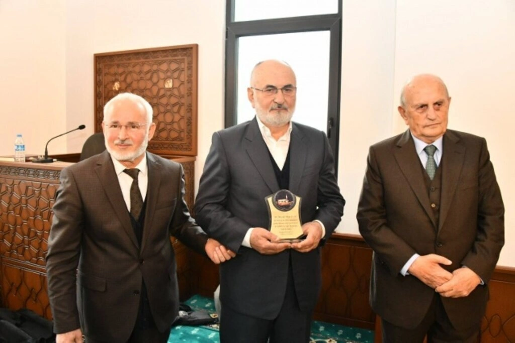 Yeşilyurt Demir Çelik Camii hizmete açıldı - Resim 3