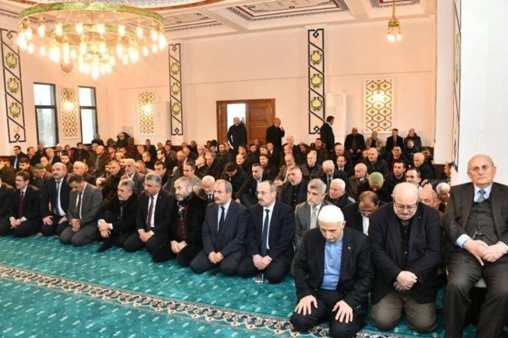 Yeşilyurt Demir Çelik Camii hizmete açıldı - Resim 9