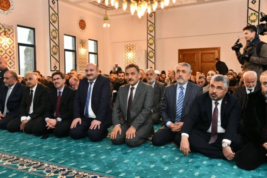 Yeşilyurt Demir Çelik Camii hizmete açıldı - Resim 11