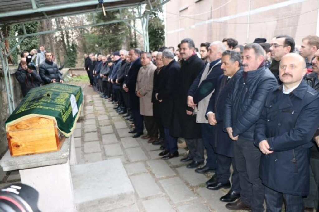 Haluk İpek'in kardeşi Selçuk İpek son yolculuğuna uğurlandı - Resim 3