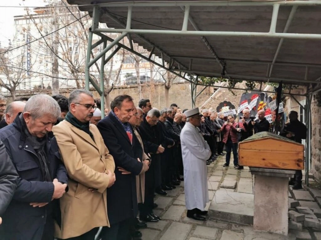 Haluk İpek'in kardeşi Selçuk İpek son yolculuğuna uğurlandı - Resim 7