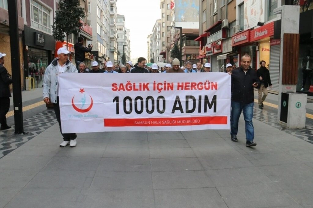 Samsun'da sağlıklı beslenme ve hareketli yaşam yürüyüşü yapıldı - Resim 4