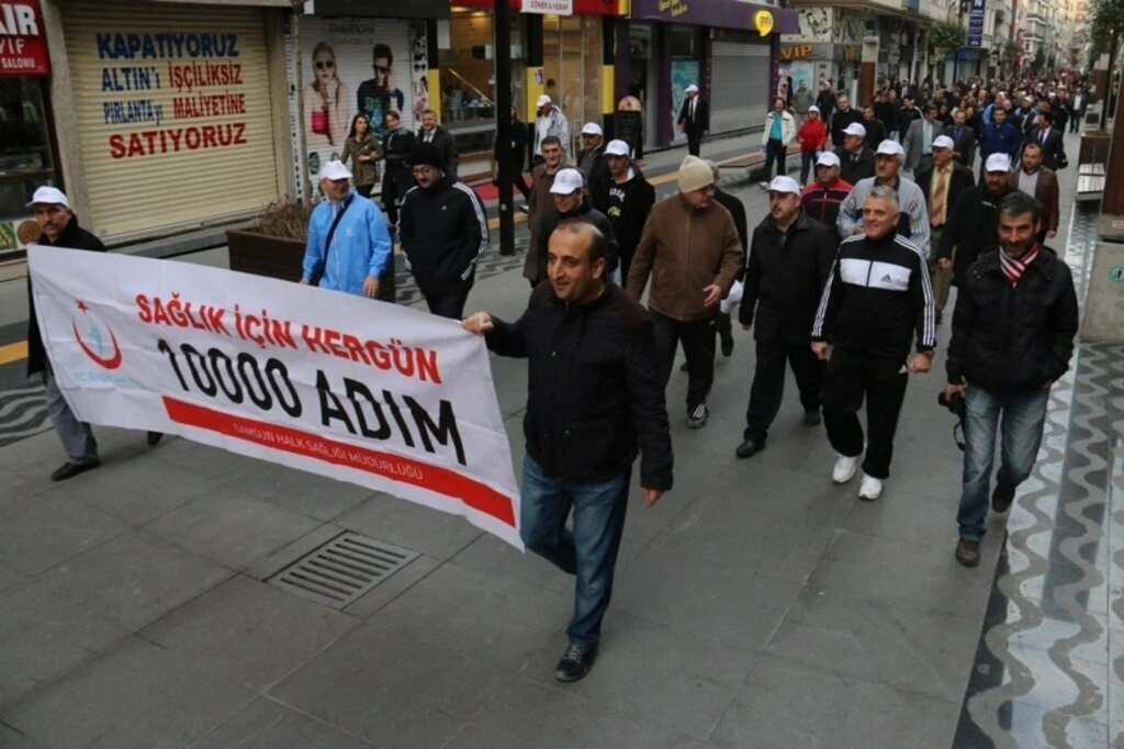 Samsun'da sağlıklı beslenme ve hareketli yaşam yürüyüşü yapıldı - Resim 13