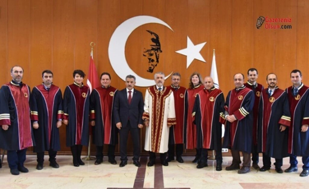 OMÜ’de Aşama Kaydeden Öğretim Üyeleri Biniş Giydi - Resim 5