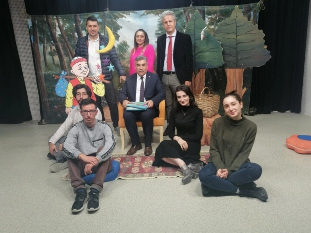 Size Bir Masalımız Var Çocuklar - Resim 3
