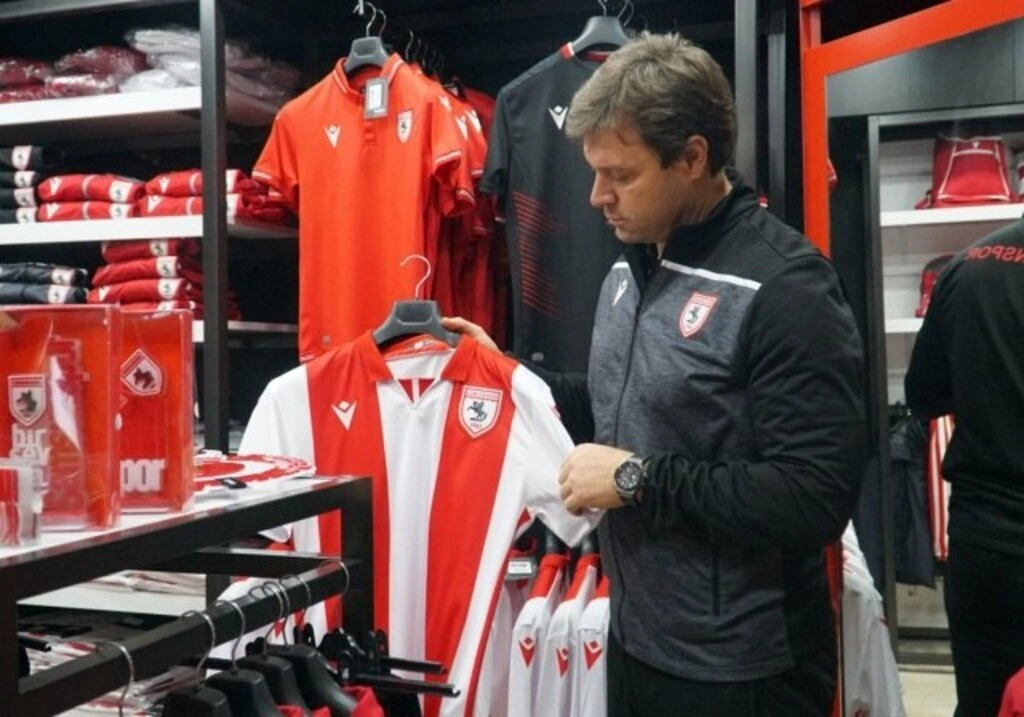 İstanbul'a Hareket Öncesi Teknik Direktör Ertuğrul Sağlam Store 55'i Gezdi - Resim 6