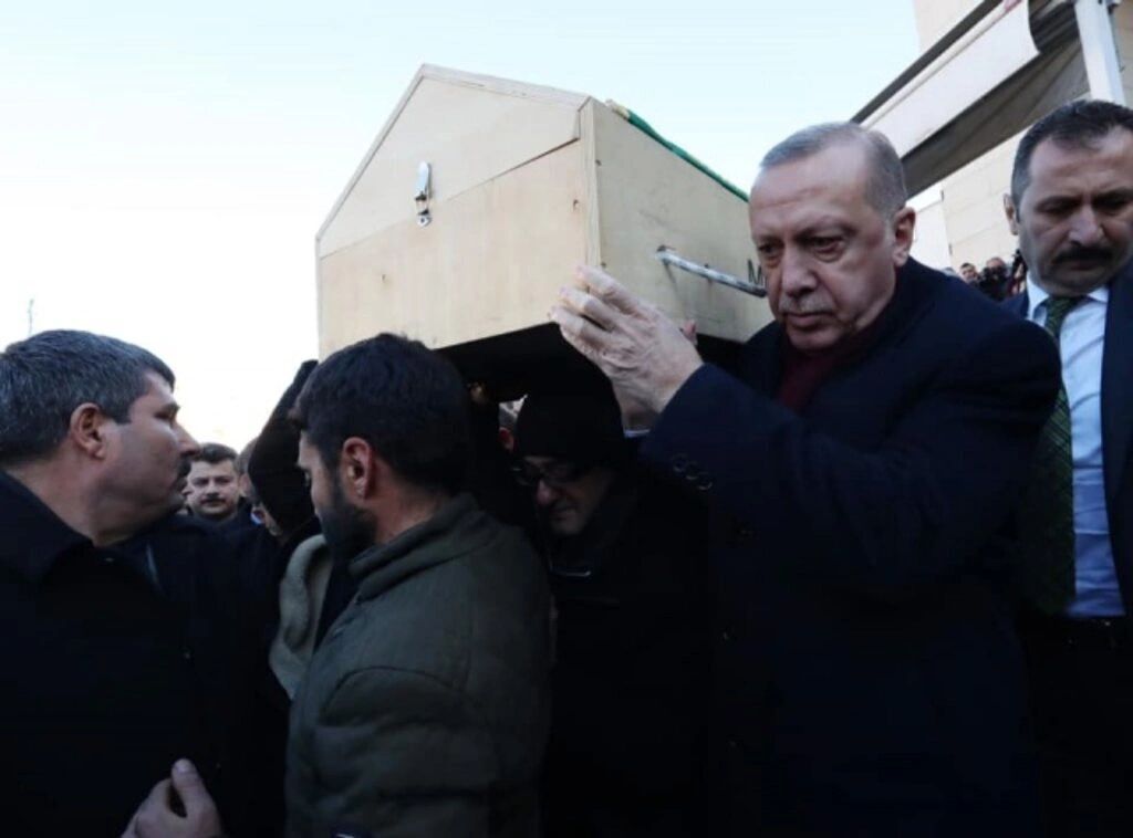 Cumhurbaşkanı Erdoğan deprem bölgesinde - Resim 1