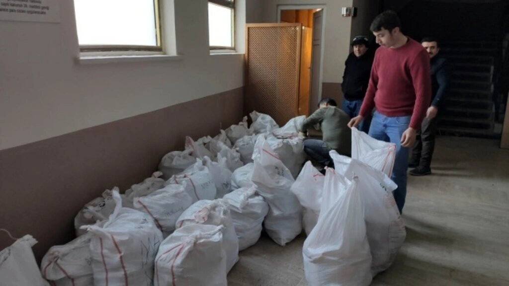 Bafra'da Depremzedelere Yardım Kampanyası - Resim 2