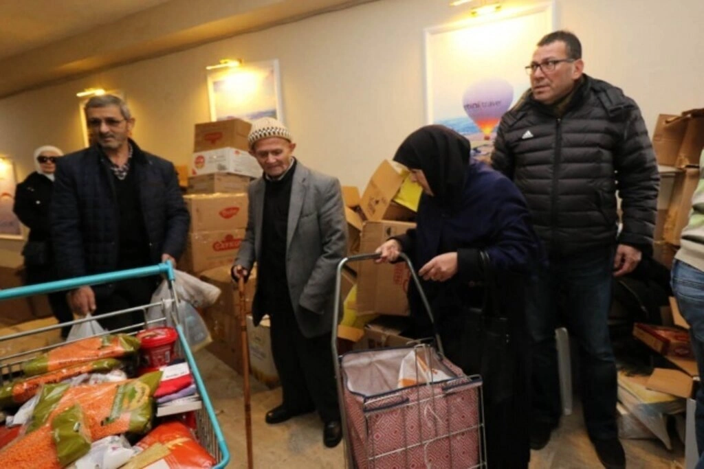 Bafra'da Depremzedelere Yardım Kampanyası - Resim 4