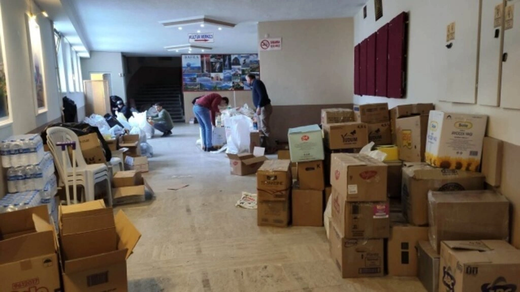 Bafra'da Depremzedelere Yardım Kampanyası - Resim 7